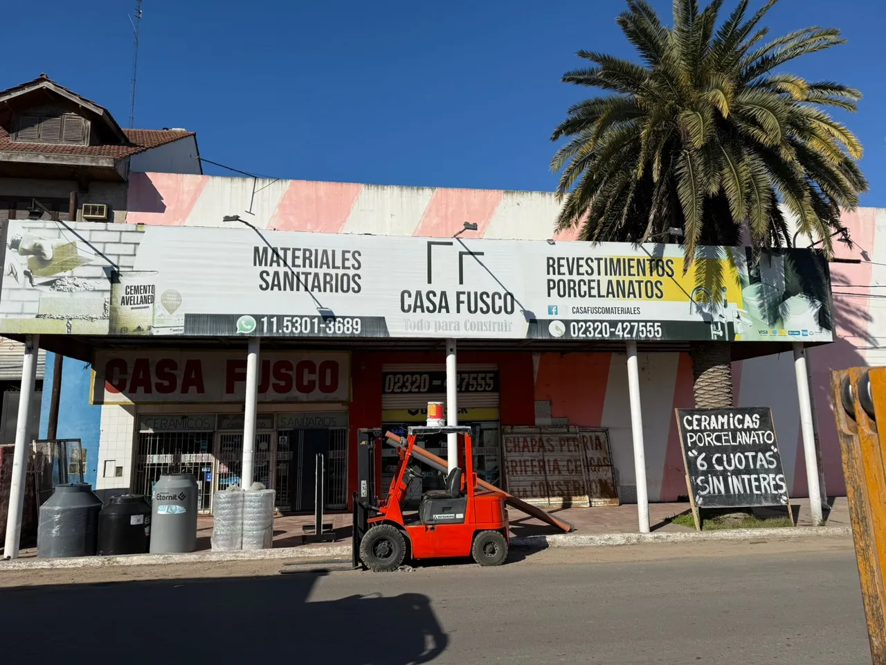 Frente del local de Casa Fusco sobre Av. Hipólito Yrigoyen, José C. Paz